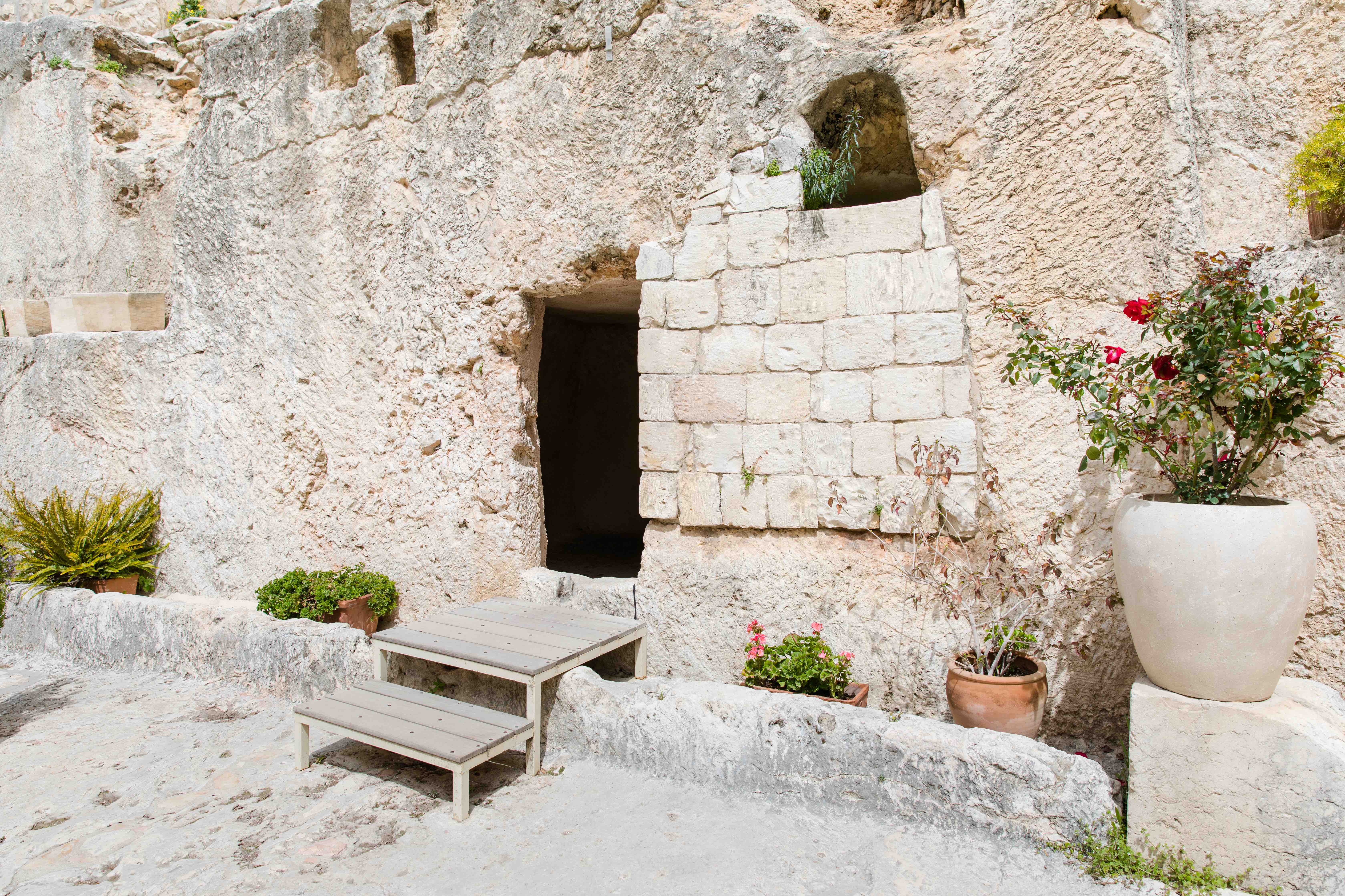 Ancient tomb in Jerusalem where Jesus laid